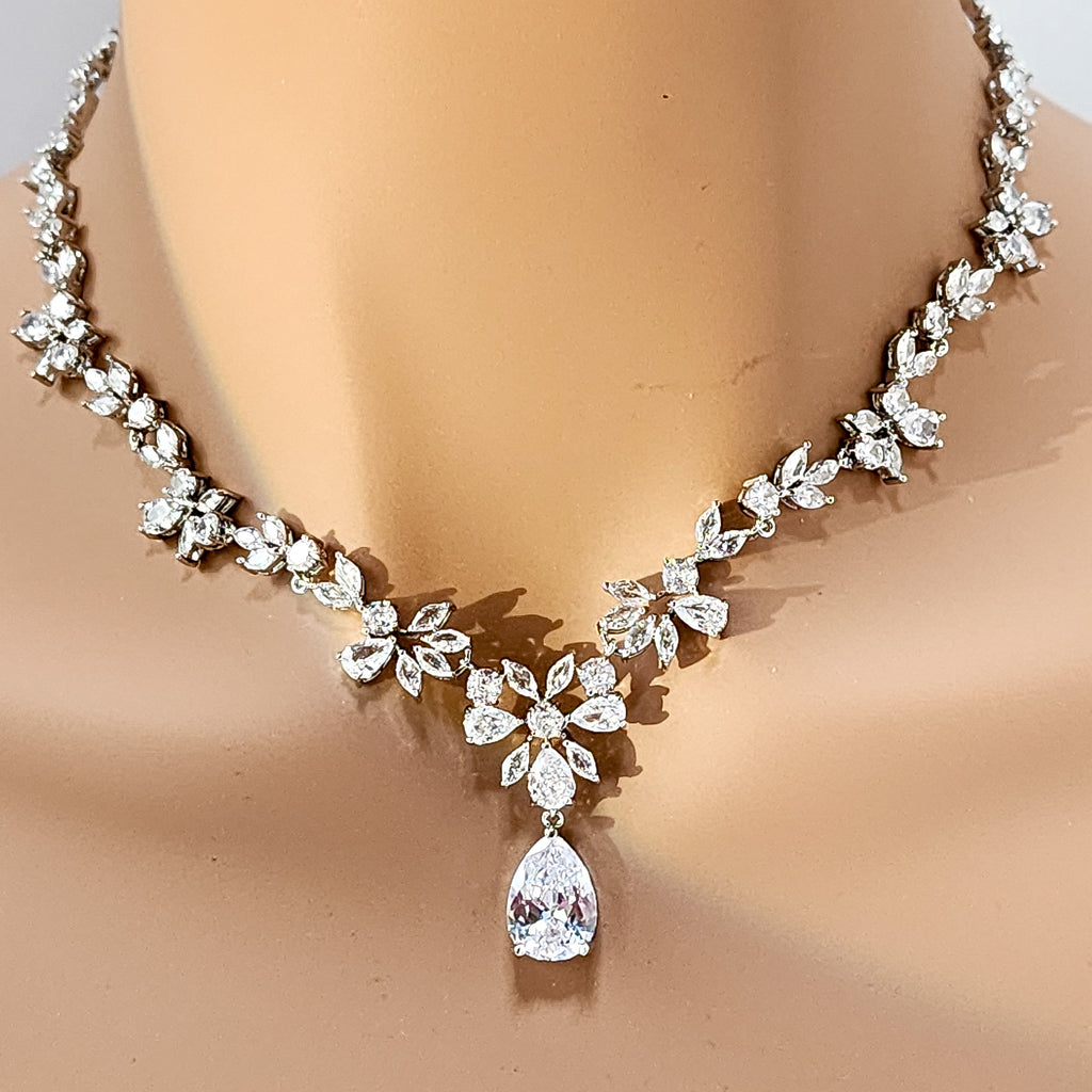 Regal Teardrop Wedding Set