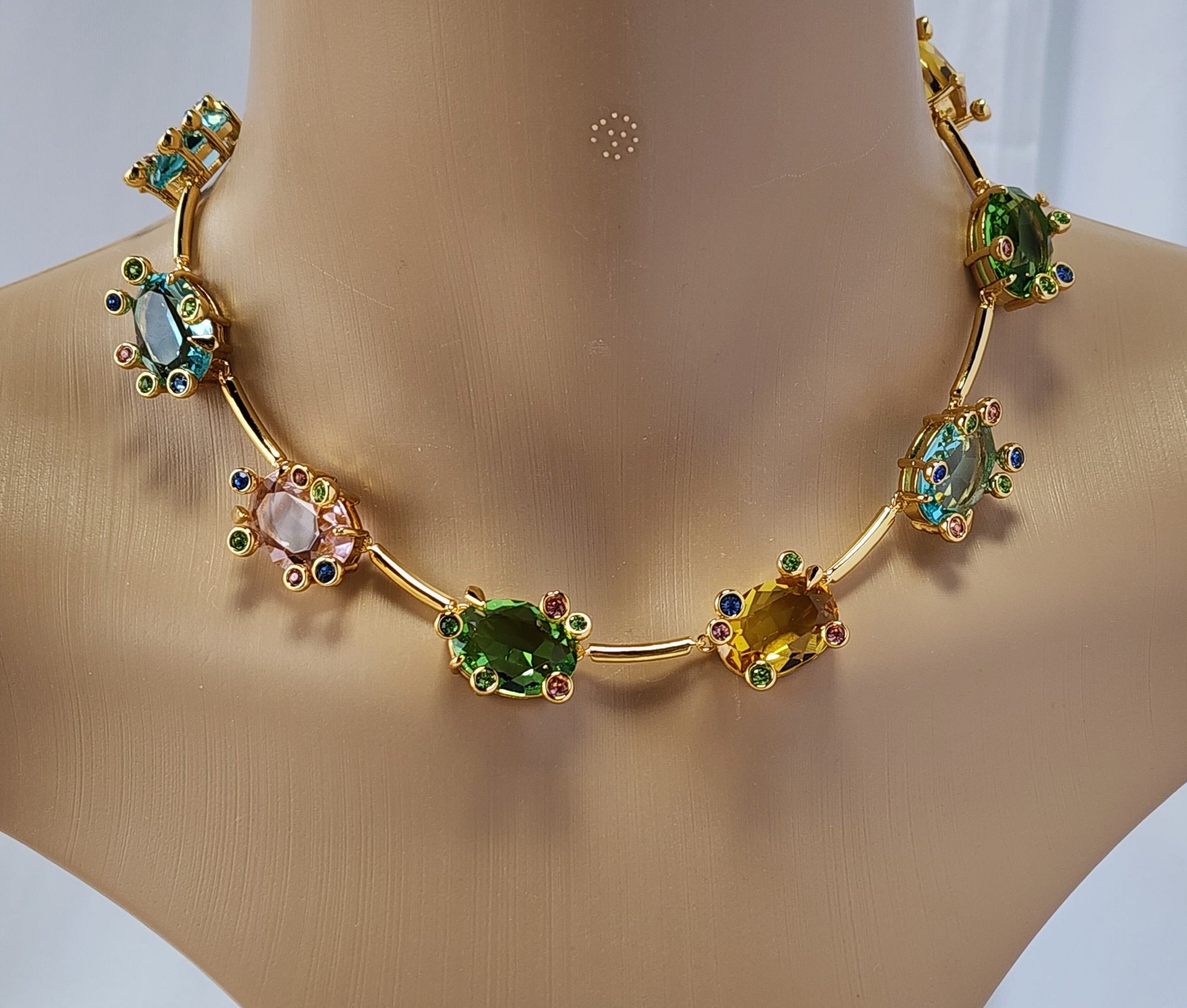 Swarovski-like gema necklace