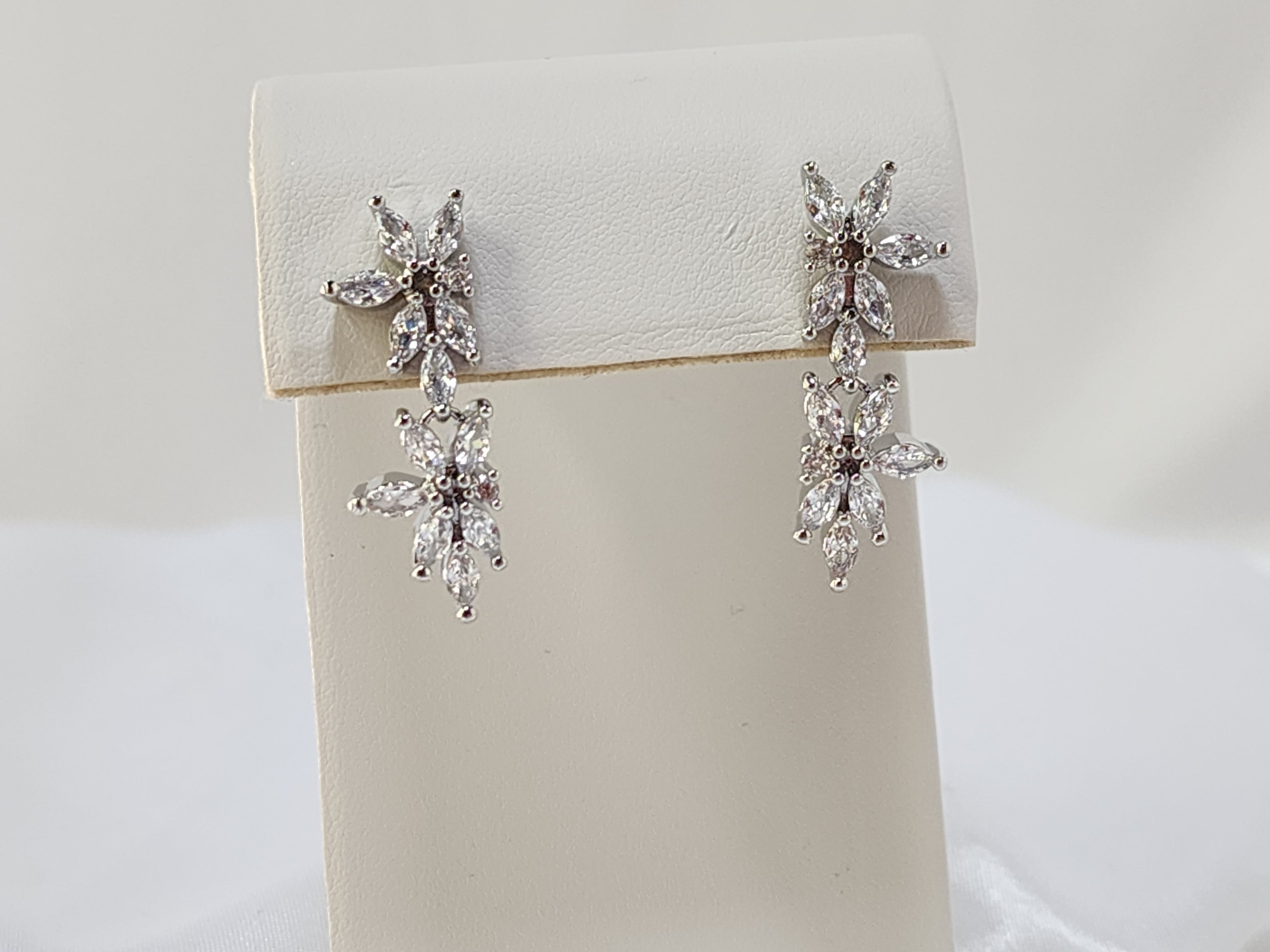 Flower Kisses Wedding Set