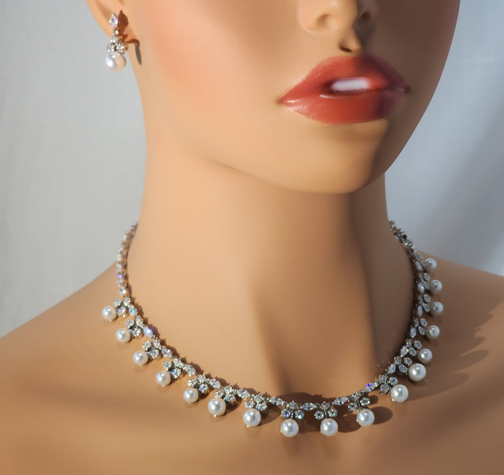 Graceful pearls and diamond jewelry Set