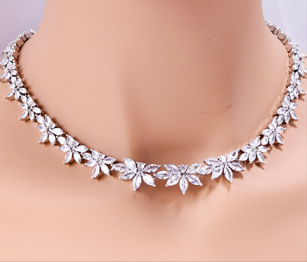 Flower Kisses Wedding Set