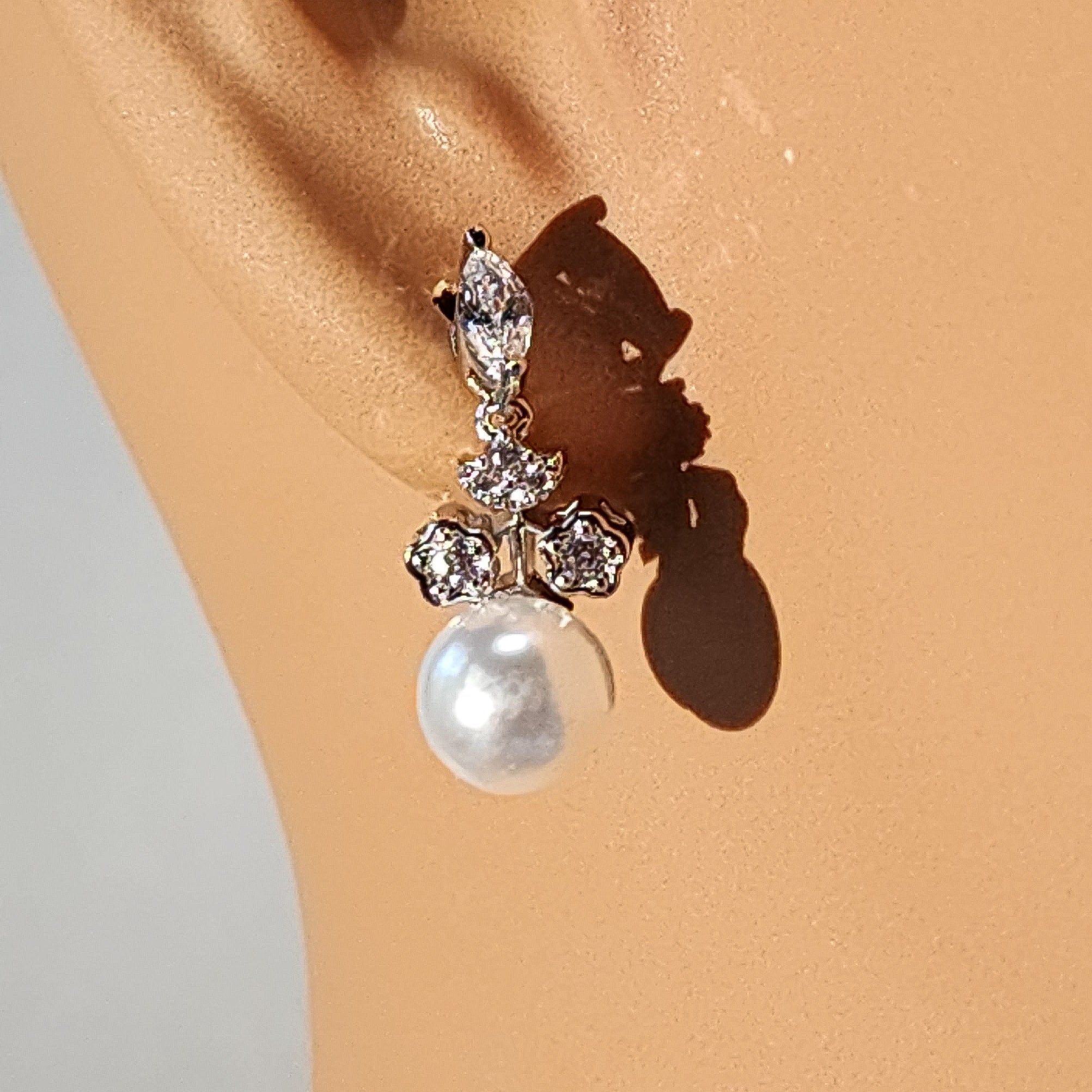 Graceful pearls and diamond jewelry Set