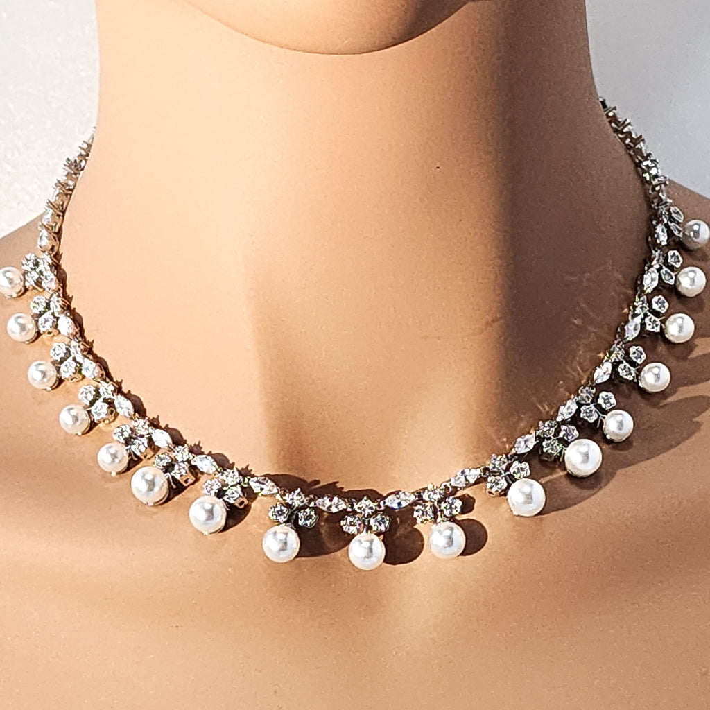 Graceful pearls and diamond jewelry Set
