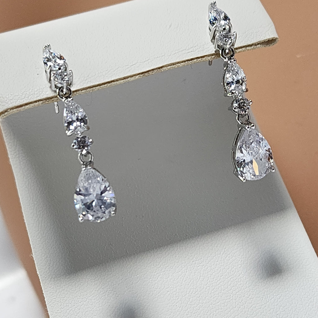 Teardrops Glistening Wedding Set