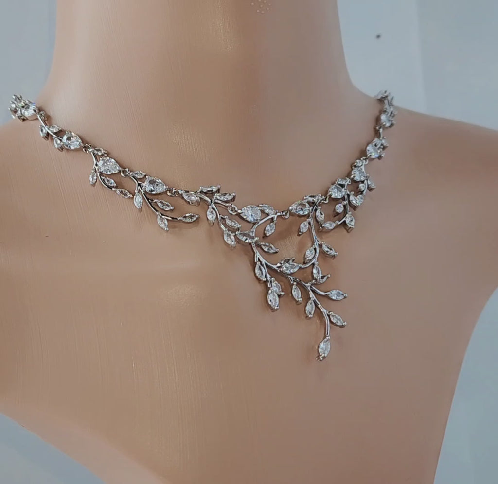 Twisting diamond vine Bridal Set