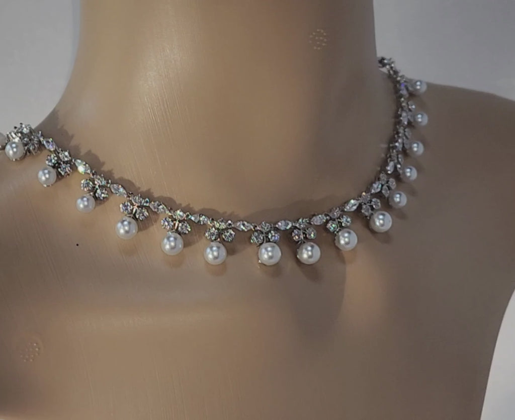 Graceful pearls and diamond jewelry Set